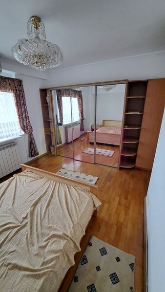 Inchiriere apartament 3(din4)camere pe bd Decebal, metroul M2