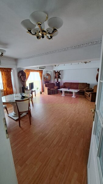 Apartament pe bd Decebal, stradal,